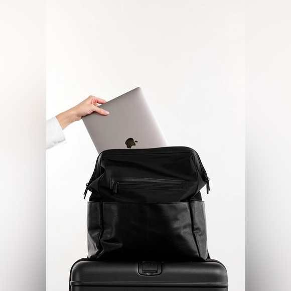 BÉIS The Backpack Diaper Bag – Black – Multi-Function Baby & Travel Backpack - Picture 5 of 16